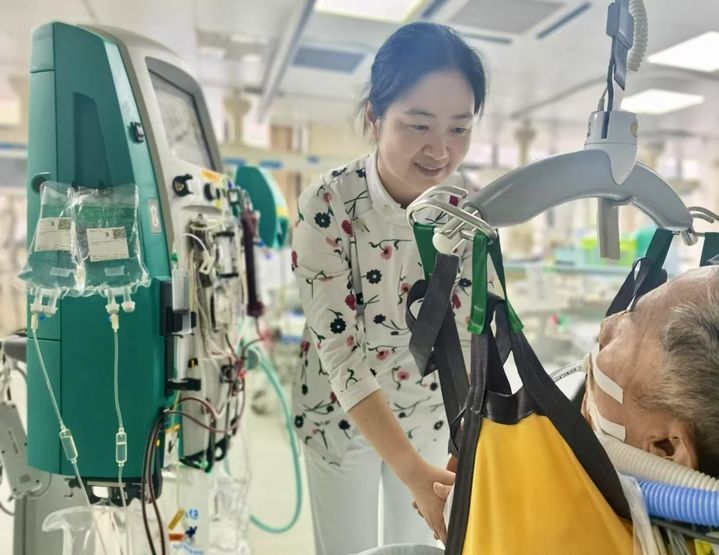 ICU医护70余天“生命之战” 七旬老人12345特别致谢