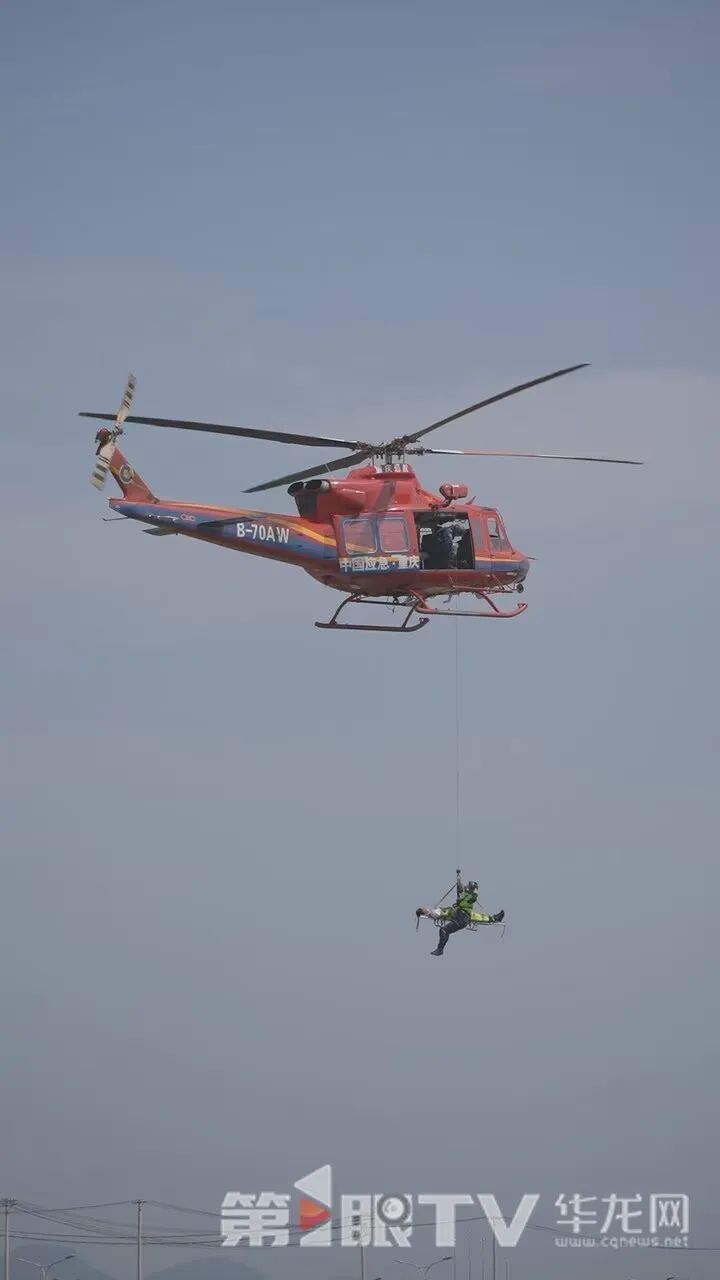 直升机变“空中ICU”，重庆实现空地警医无缝救援