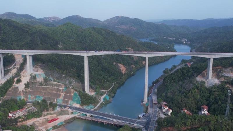 江西：遂大高速最高桥梁上犹江特大桥成功合龙 实现双幅贯通