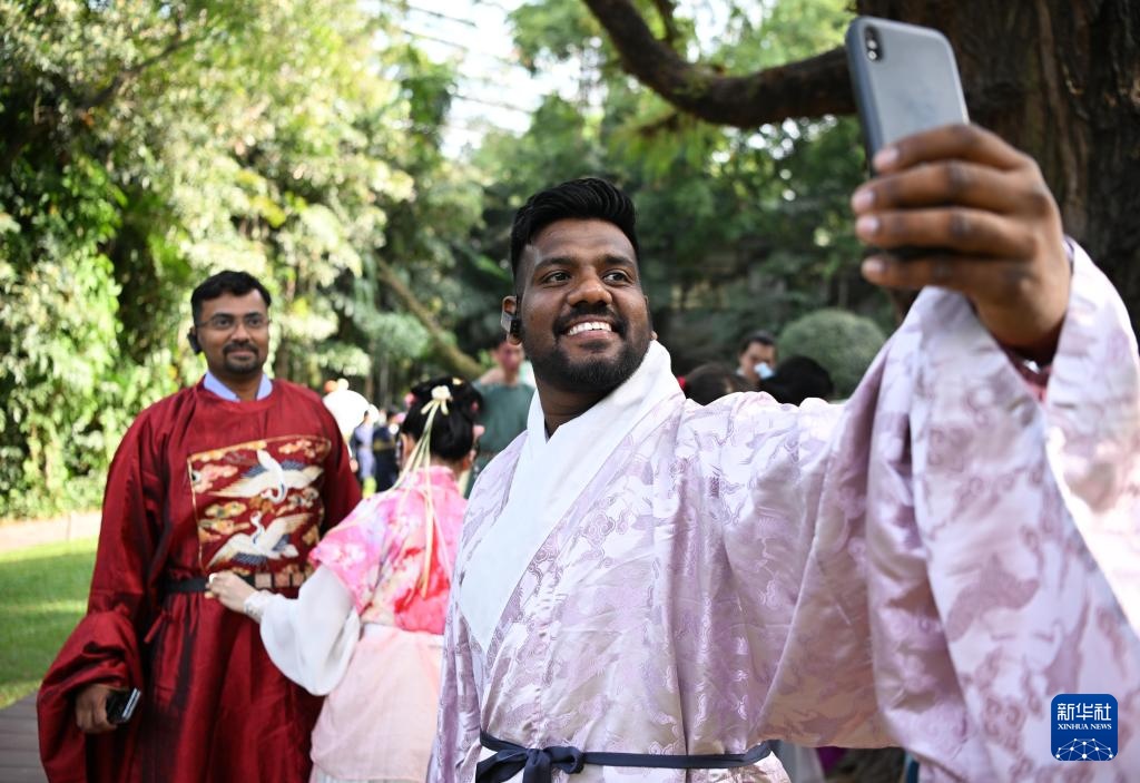 广交会境外采购商走进广州兰圃