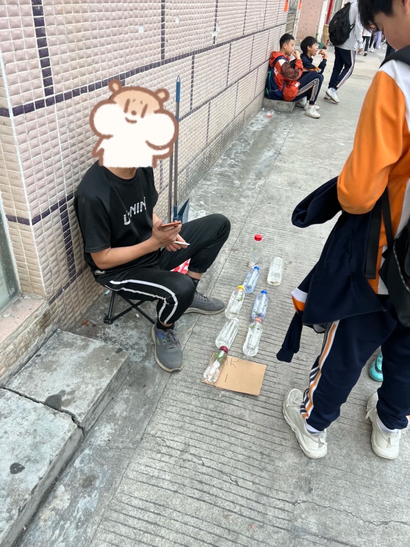 “独臂叔叔”烧烤摊,1元小鱼的后续!看得人“哈特软软” “独臂叔叔”烧烤摊,1元小鱼的后续!看得人“哈特软软”