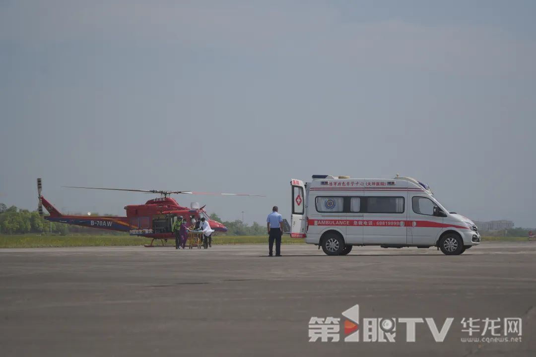 直升机变“空中ICU”，重庆实现空地警医无缝救援