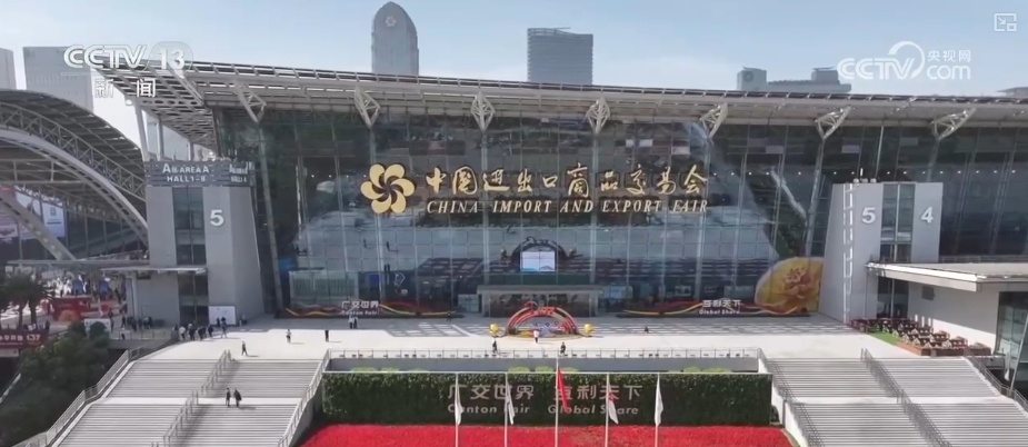 服务机器人、VR设备、零嵌冰箱……中国“智造”凭硬核实力“圈粉”