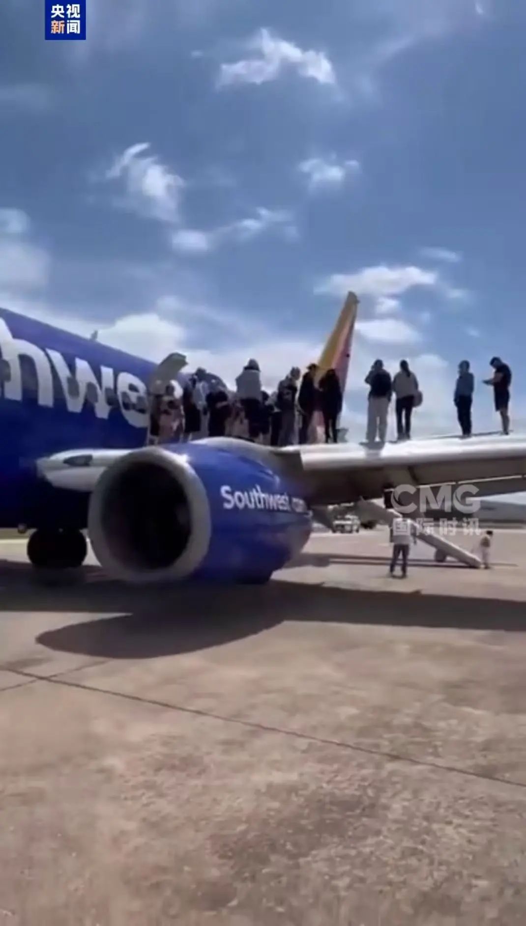 发动机起火！美国一架波音737客机返航，134名乘客紧急撤离