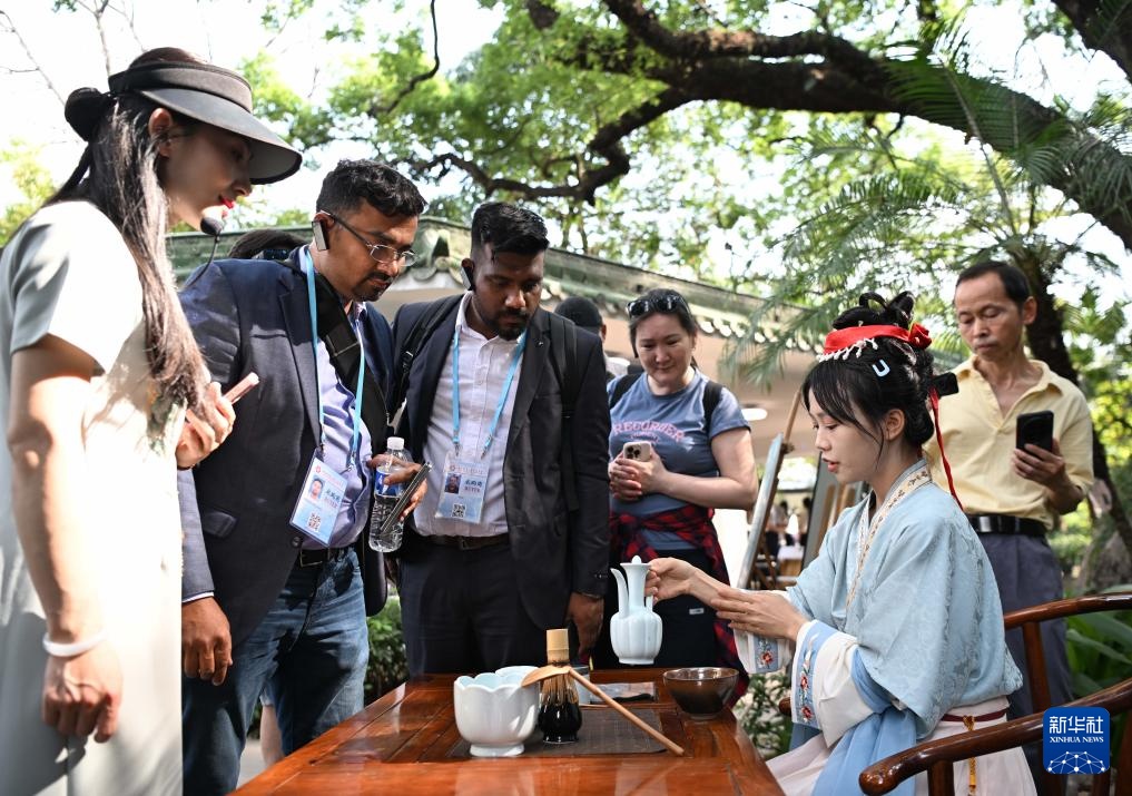 广交会境外采购商走进广州兰圃