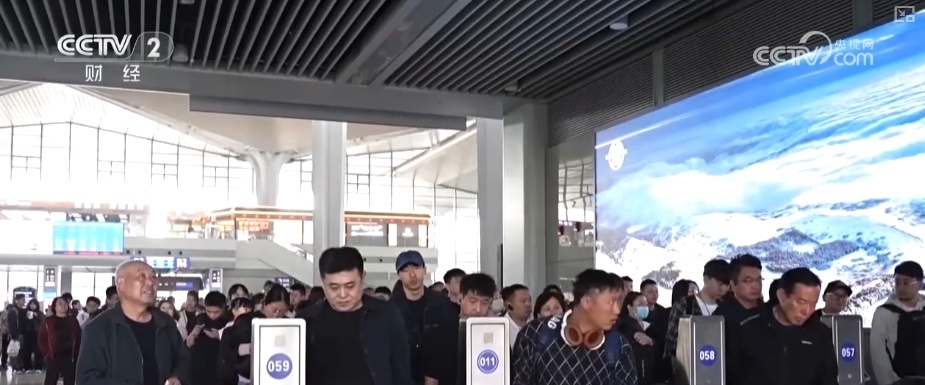 精细化暖心服务旅客“五一”假期出行 部分热门线路车票抢手