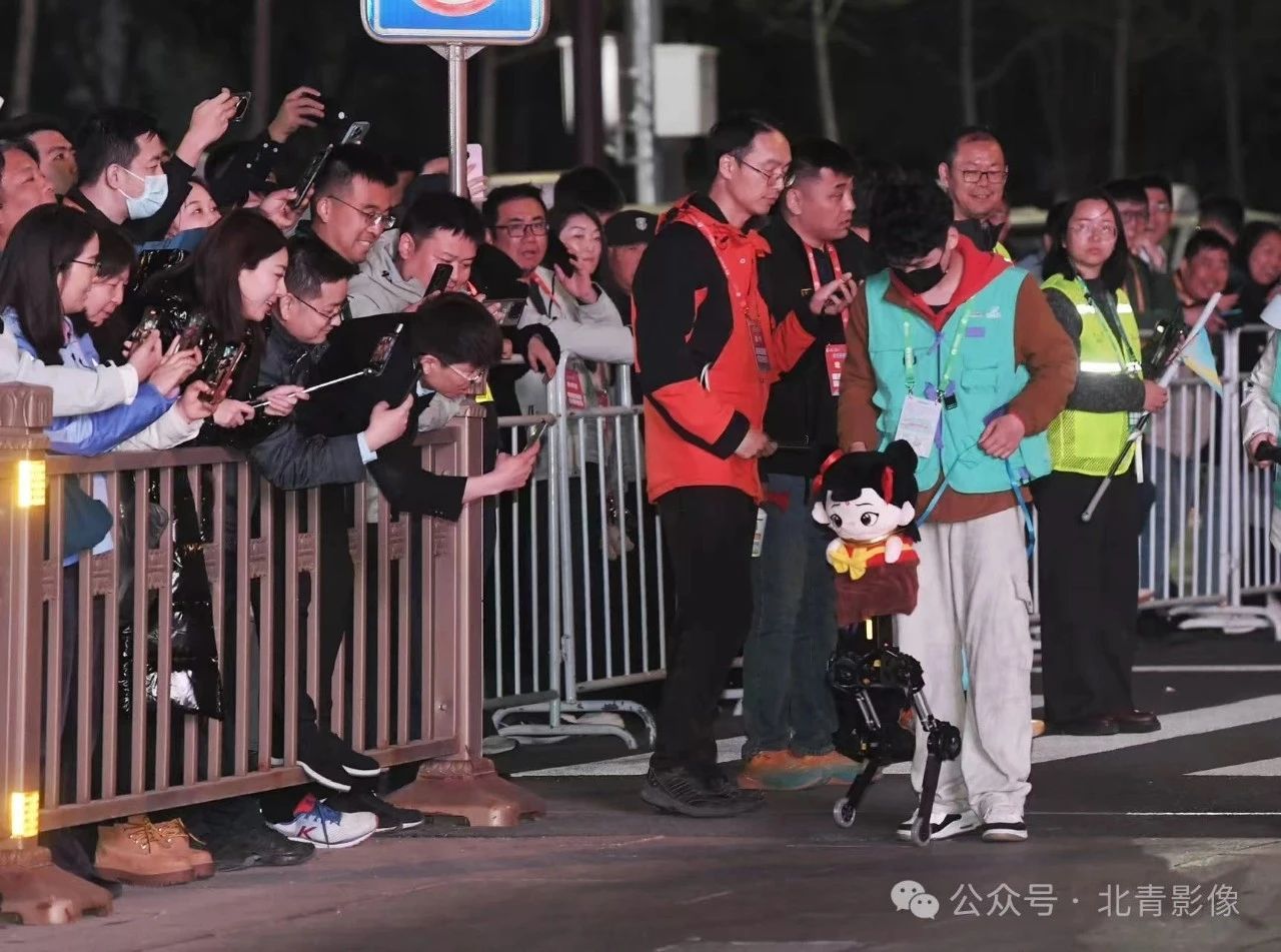 机器人半马，天工夺冠！好样的！