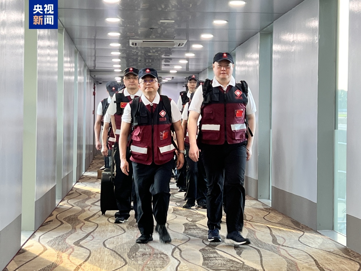 中国政府援缅卫生防疫队抵达缅甸仰光 中国政府援缅卫生防疫队抵达缅甸仰光