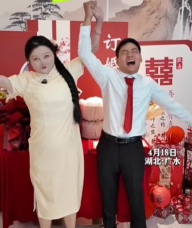 “缘分就是这么奇妙”，他俩订婚了！同年同月同日生