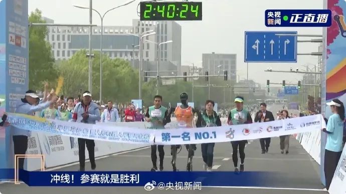 人类首次与机器人的“巅峰对决”！胜者是→