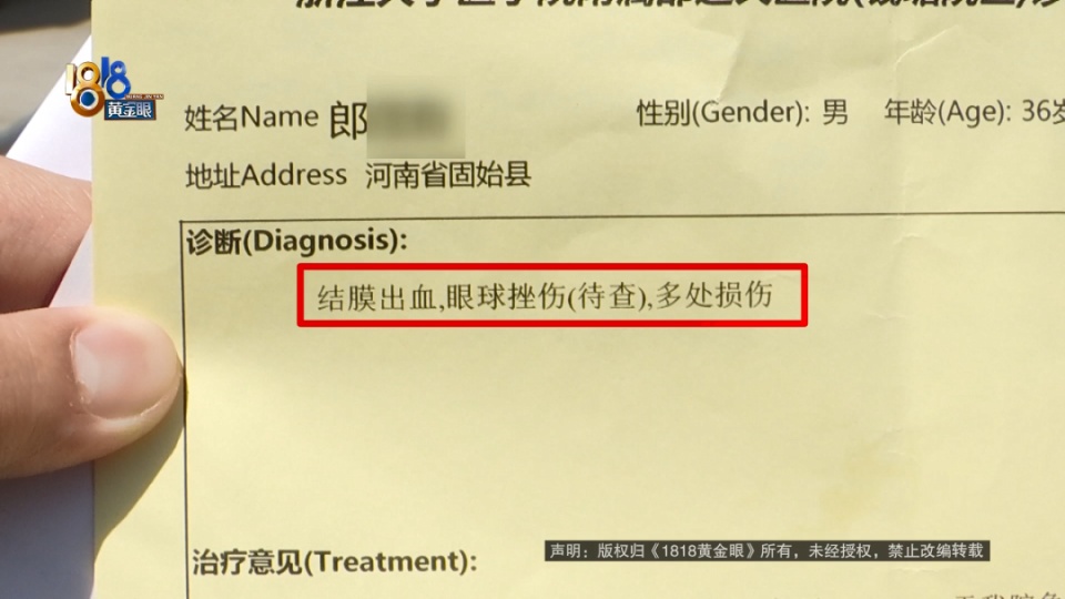 男子骑车经过餐厅被油污滑倒,讨说法竟演变成互吐口水!警方到场调解 男子骑车经过餐厅被油污滑倒,讨说法竟演变成互吐口水!警方到场调解