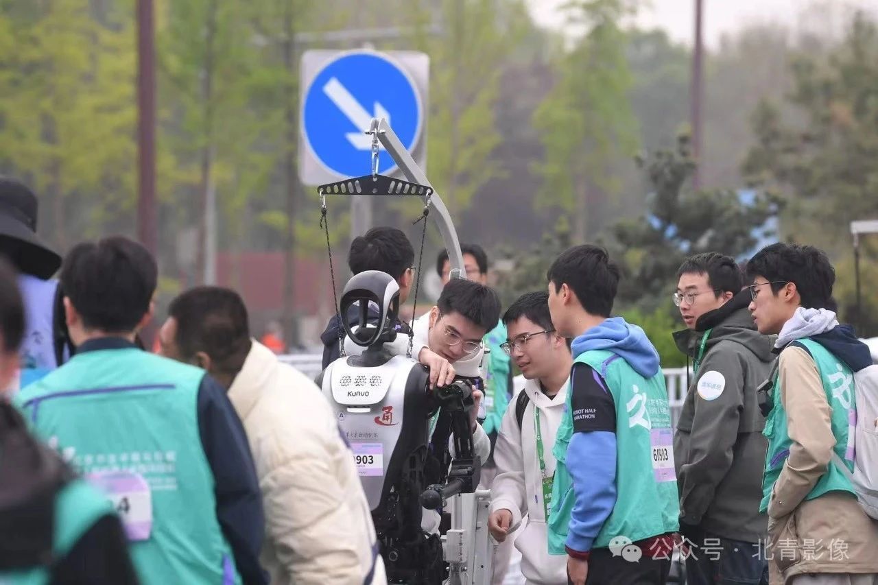 机器人半马，天工夺冠！好样的！