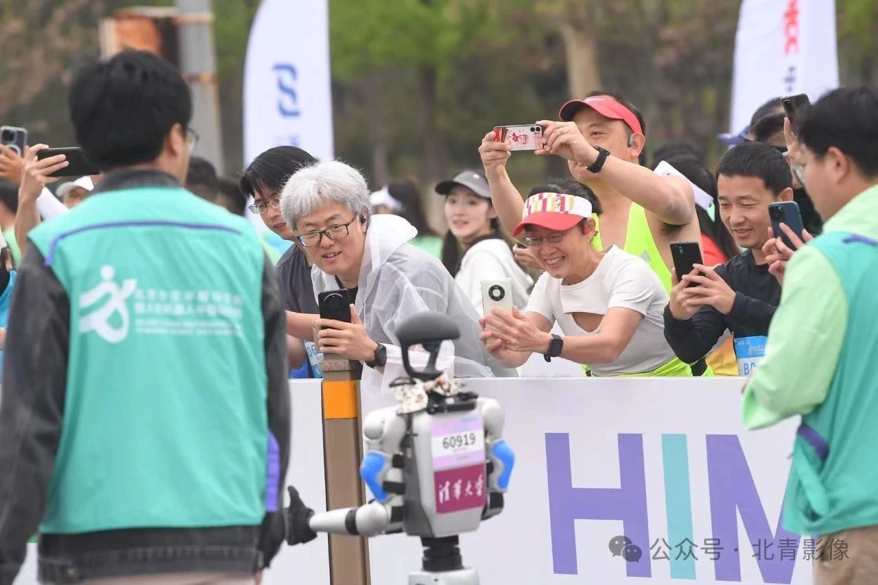 机器人半马，天工夺冠！好样的！