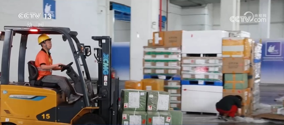 “香港服务+湾区制造”粤港合作为货物通达世界按下“加速键”