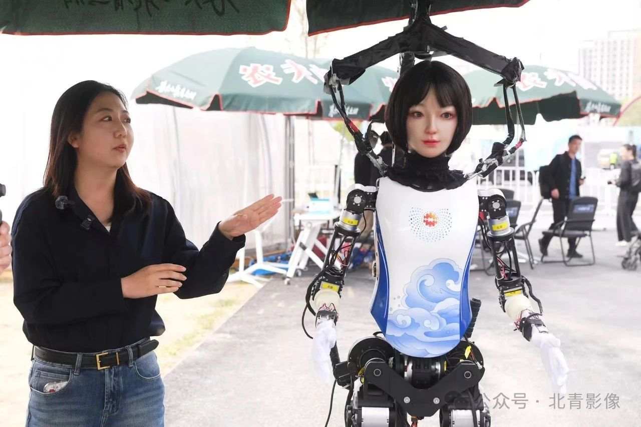 机器人半马，天工夺冠！好样的！