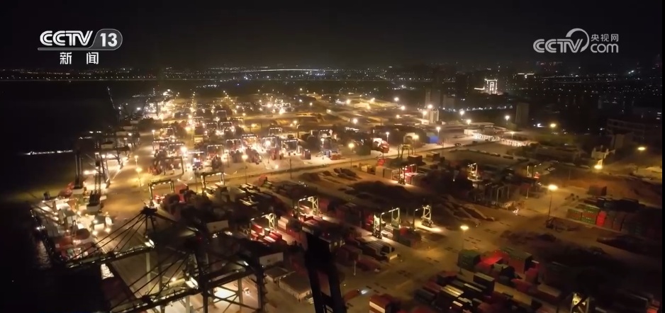 “香港服务+湾区制造”粤港合作为货物通达世界按下“加速键”