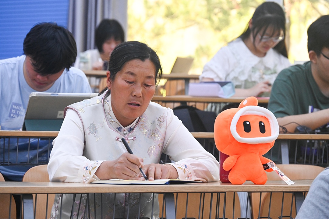 “沂蒙二姐”,“圆梦”大学校园! “沂蒙二姐”,“圆梦”大学校园!