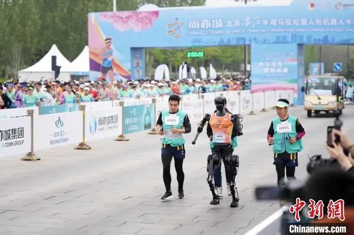 全球首个人形机器人半马，冠军出炉！