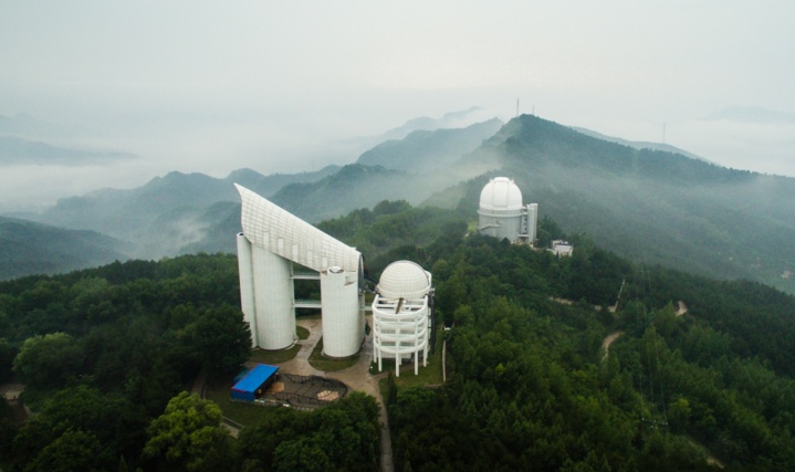 天文学家新发现1300余个银道面背景类星体