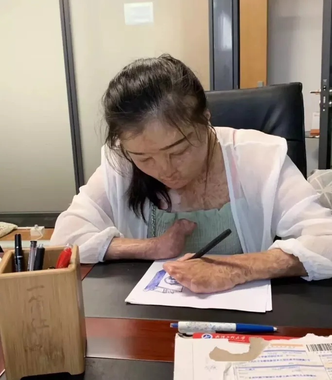 “缘分就是这么奇妙”，他俩订婚了！同年同月同日生