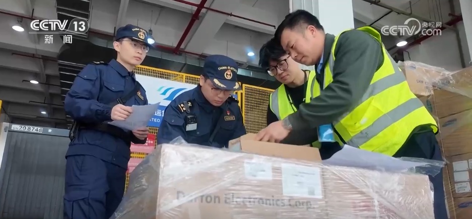 “香港服务+湾区制造”粤港合作为货物通达世界按下“加速键”