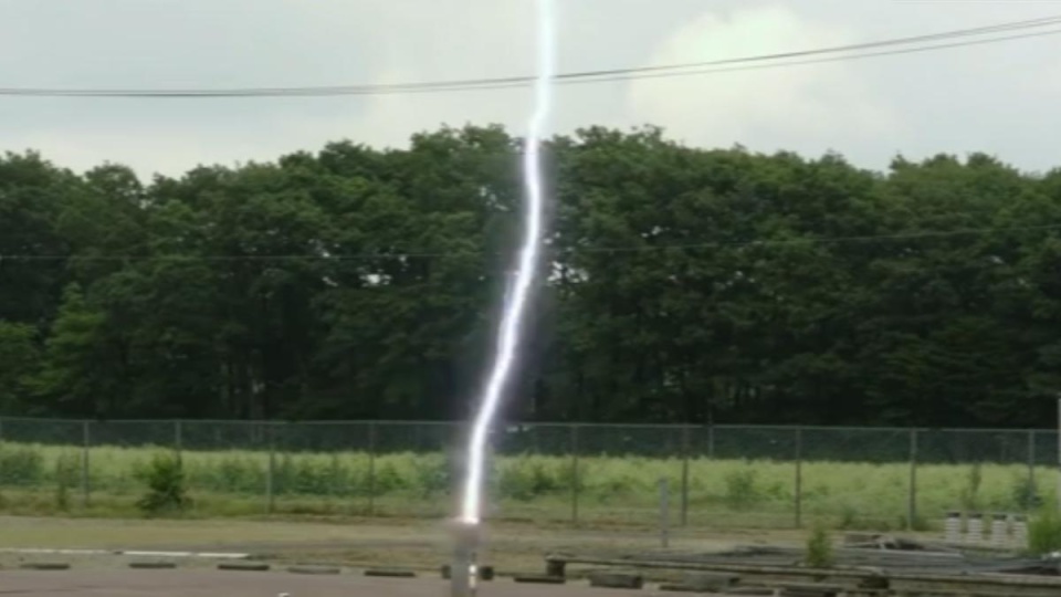 日本校园遭雷击,6学生送医,警方发现学校操场安装避雷针 日本校园遭雷击,6学生送医,警方发现学校操场安装避雷针