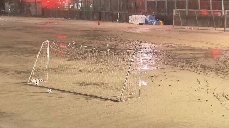 日本校园遭雷击,6学生送医,警方发现学校操场安装避雷针 日本校园遭雷击,6学生送医,警方发现学校操场安装避雷针