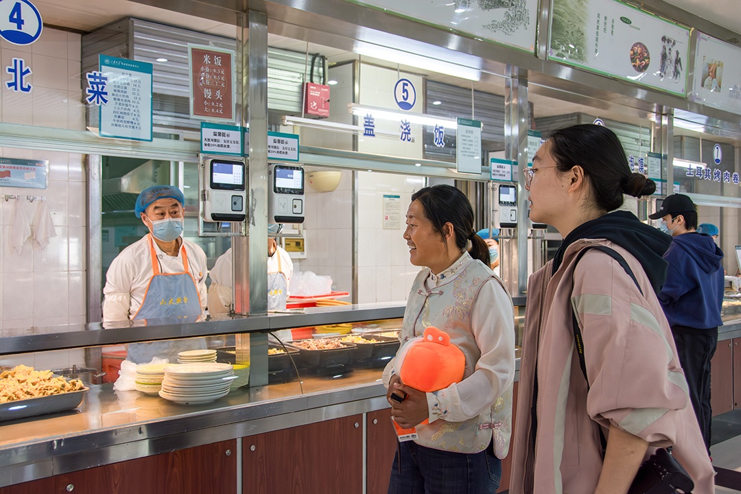 “沂蒙二姐”,“圆梦”大学校园! “沂蒙二姐”,“圆梦”大学校园!