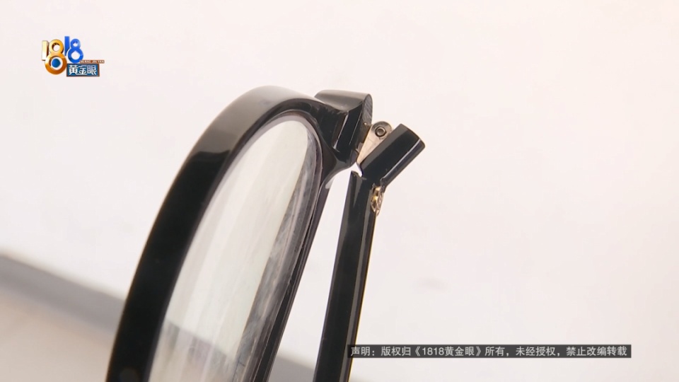 女子餐厅内撞上玻璃,香奈儿眼镜当场报废还缝了好几针,店家仅补偿400元? 女子餐厅内撞上玻璃,香奈儿眼镜当场报废还缝了好几针,店家仅补偿400元?