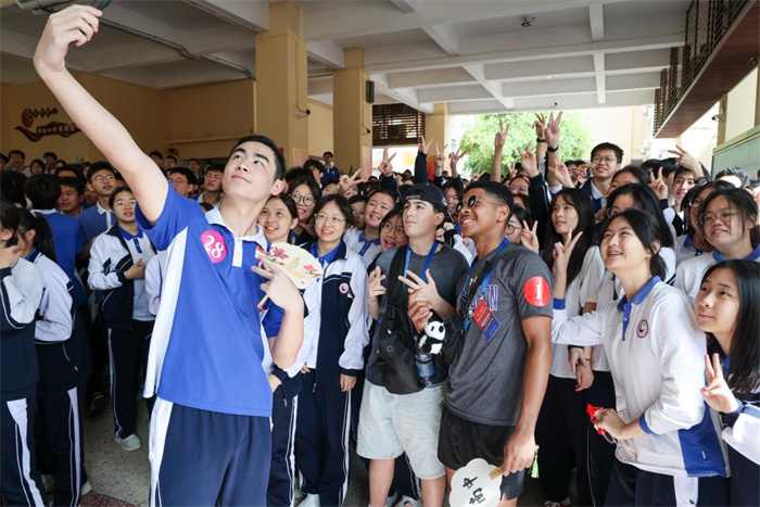 以球会友！40余名美国师生访华