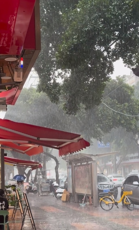 前1秒大太阳！后1秒大暴雨！成都“神经病天气”上线，接下来还有……