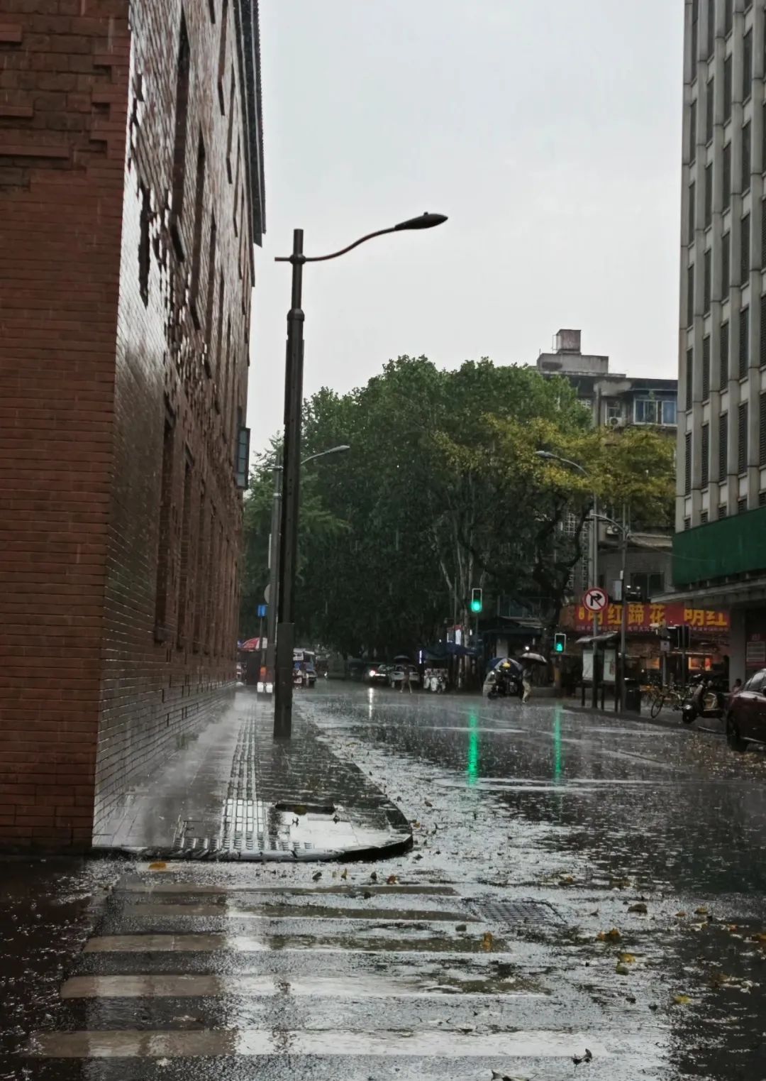 前1秒大太阳！后1秒大暴雨！成都“神经病天气”上线，接下来还有……