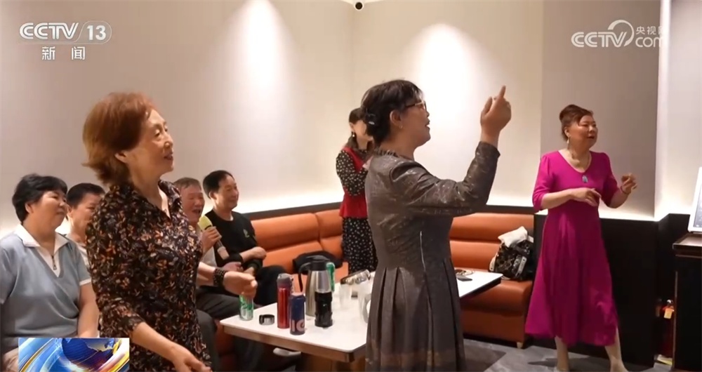 消费新模式点亮社交新场景“圈粉”老年人 数据显示银发经济大有可为