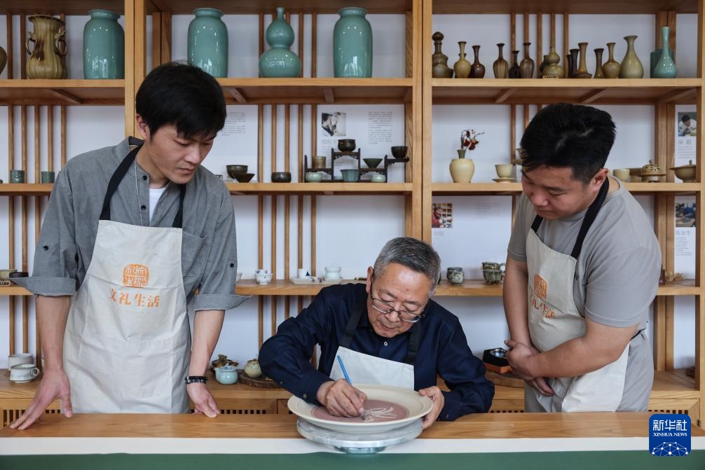 传承创新 千年婺州窑重放异彩