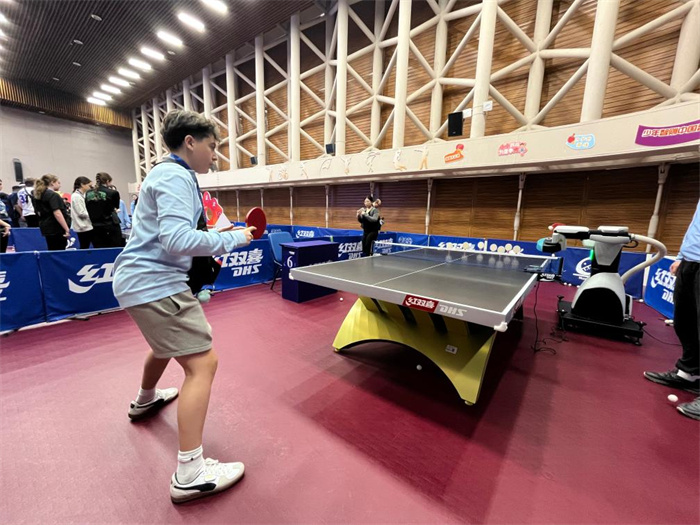 以球会友！40余名美国师生访华
