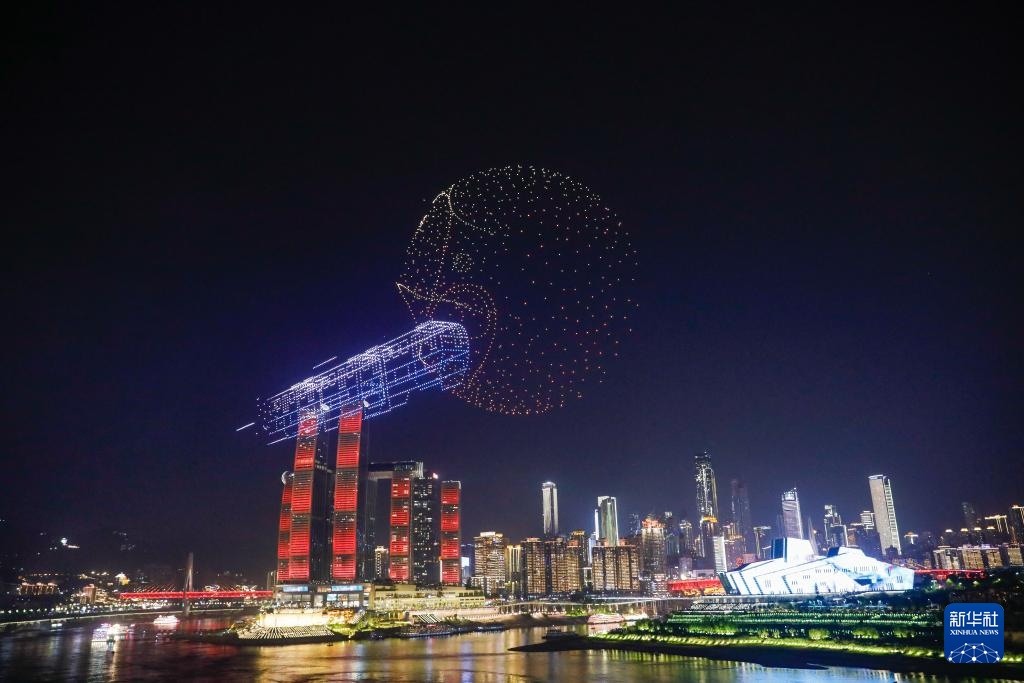 重庆启动常态化无人机灯光秀展演 重庆启动常态化无人机灯光秀展演
