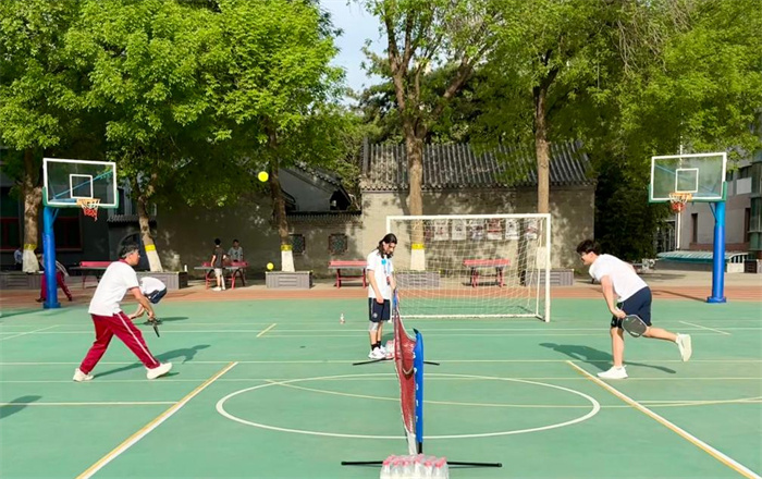 以球会友！40余名美国师生访华