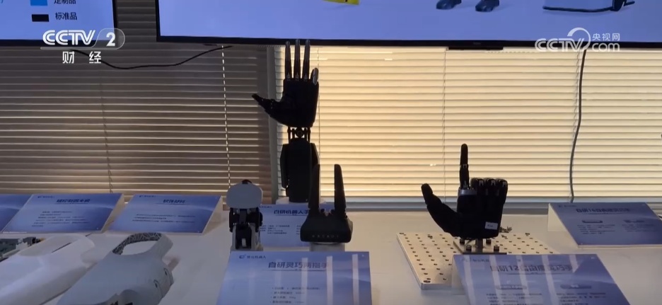 从“舞台上动起来”到“工厂里用起来” 机器人产业发展“马拉松”方兴未艾 从“舞台上动起来”到“工厂里用起来” 机器人产业发展“马拉松”方兴未艾