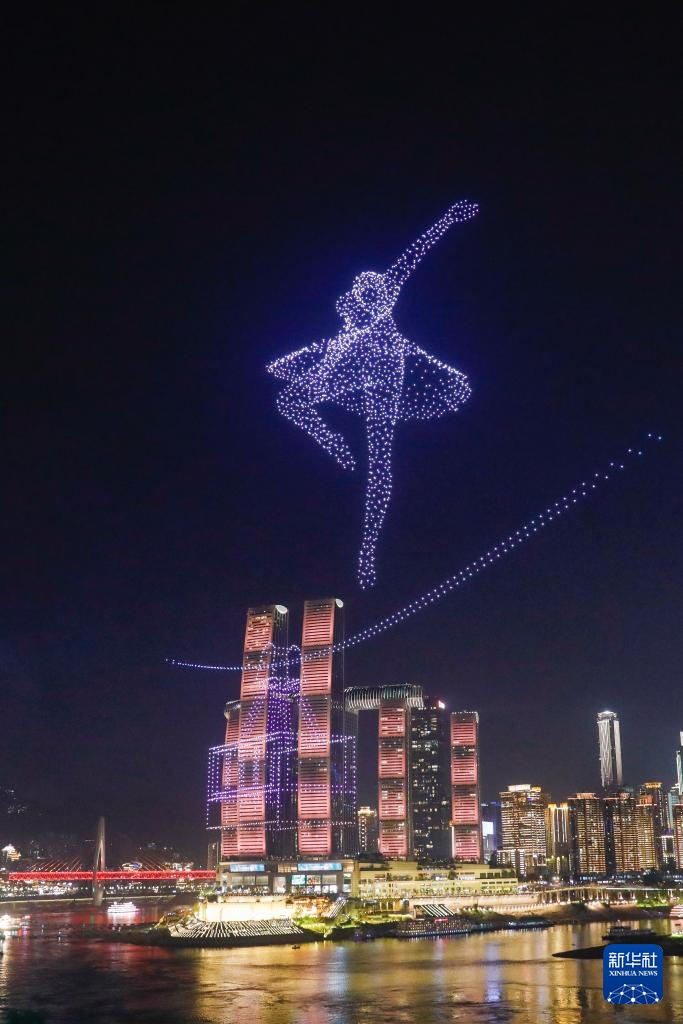 重庆启动常态化无人机灯光秀展演 重庆启动常态化无人机灯光秀展演
