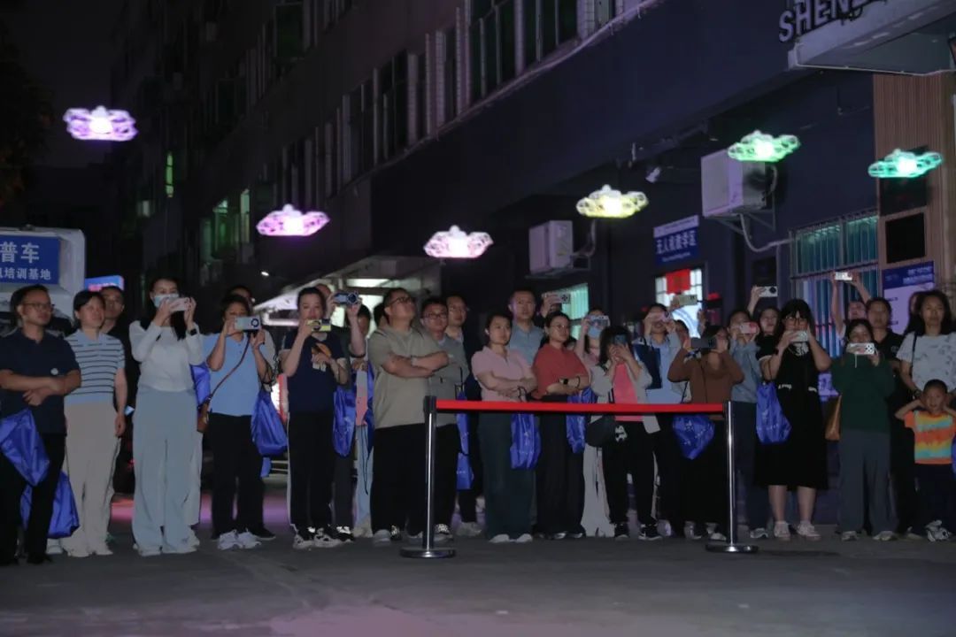 AI应用、无人机、直播带货……“爆款”课程进夜校！