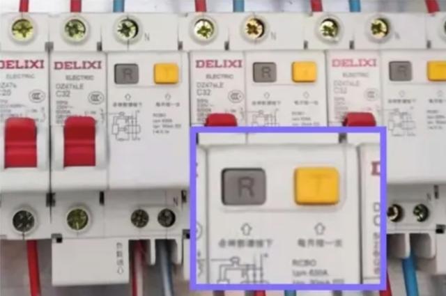 女子洗澡险丢命,只因家中缺少这一装置…… 女子洗澡险丢命,只因家中缺少这一装置……