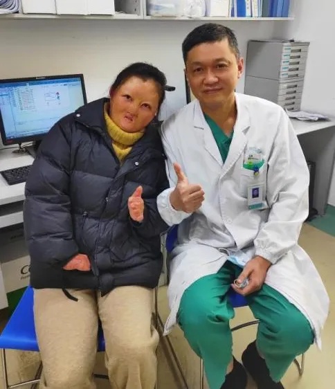 “请祝福我们吧！”全身85%烧伤女孩订婚，与未婚夫同年同月同日生