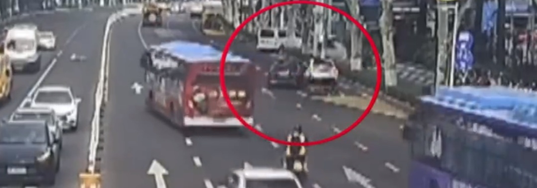 离谱!男子试驾故意撞毁5辆车,背后原因竟是… 离谱!男子试驾故意撞毁5辆车,背后原因竟是…