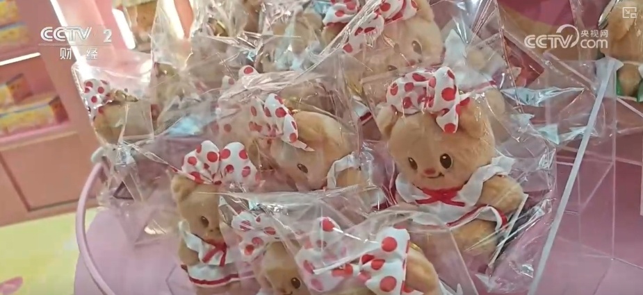 “五一”假期临近消费市场呈现红火态势 多样场景+“顶流”产品引客来 “五一”假期临近消费市场呈现红火态势 多样场景+“顶流”产品引客来