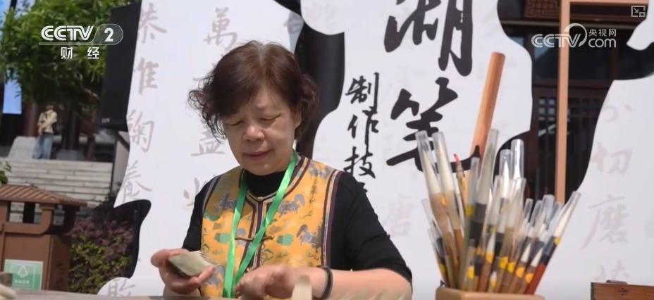 “老手艺”拥抱现代科技设计“非遗好物” 激发传统非遗消费新活力 “老手艺”拥抱现代科技设计“非遗好物” 激发传统非遗消费新活力