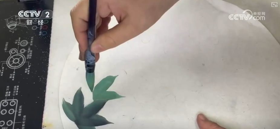 “新型夜校”释放火热新消费 素人改造、达人合作……门店有了新变化