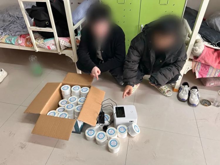 “叫醒带走!”李某、王某睡梦中被抓 “叫醒带走!”李某、王某睡梦中被抓