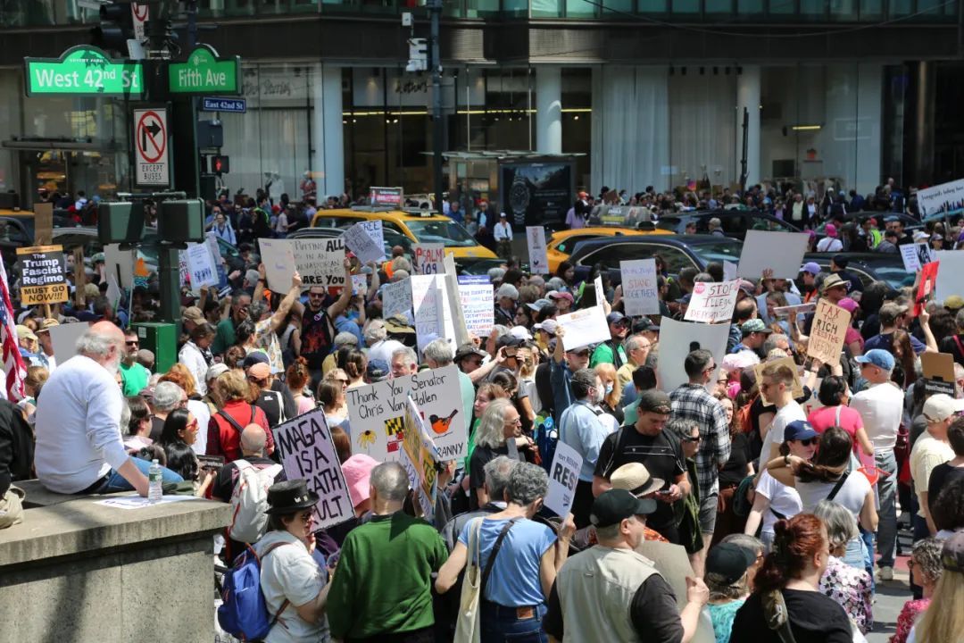 美国多地,举行抗议活动! 美国多地,举行抗议活动!