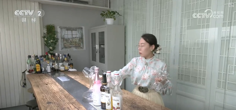 “新型夜校”释放火热新消费 素人改造、达人合作……门店有了新变化