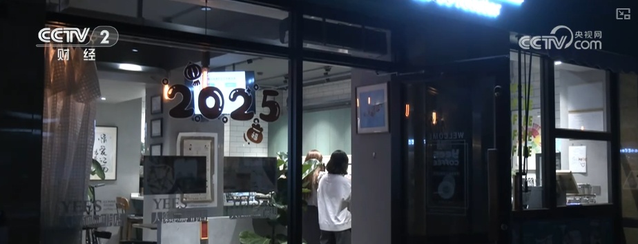 “新型夜校”释放火热新消费 素人改造、达人合作……门店有了新变化